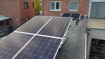 16 panelen AXITEC 300 WP met SolarEdge te Hasselt